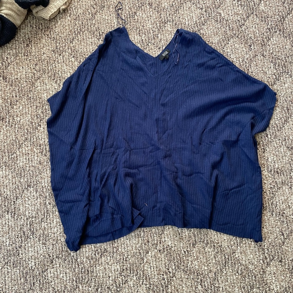 Short sleeve flowy top